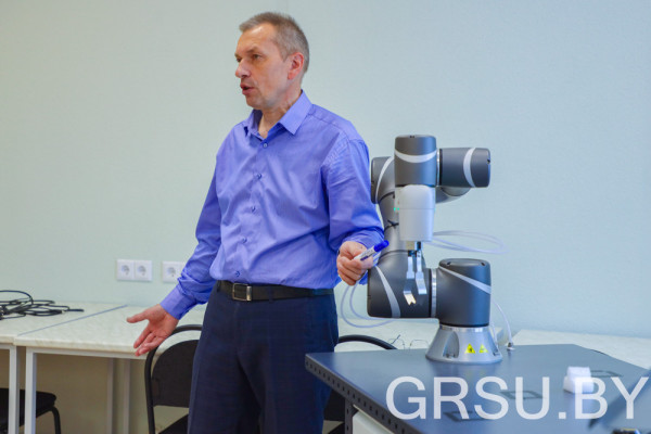 在扬卡·库帕拉格罗德诺州立大学（ГрГУ）的“技术与创作联盟”兴趣空间内，举办了机器人技术